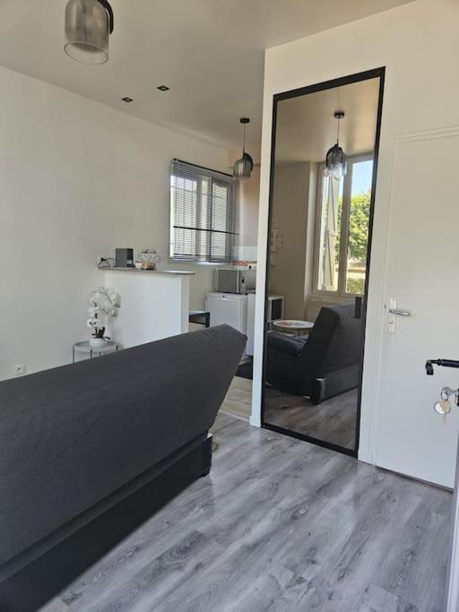 Beautiful F2 Apartment 5 Stops By Train From Paris Moret-sur-Loing Zewnętrze zdjęcie